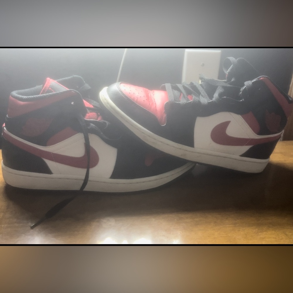 Jordan 1 Mid Bred Toe